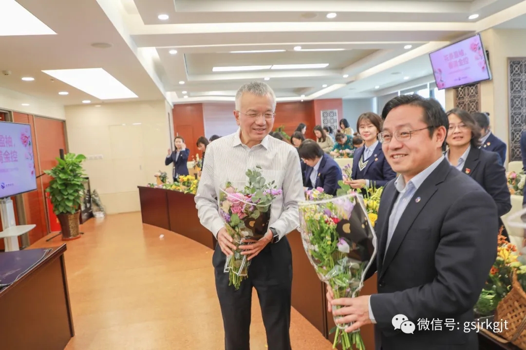 途經一場花的盛放——“花香盈袖 情滿金控”插花培訓活動花絮